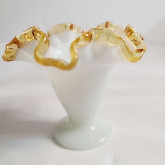 Vintage MCM Fenton Milk Glass Amber Gold Crest Ruffled Pedestal Vase - Picture 6 of 13